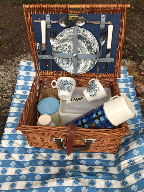 elegant vintage brexton picnic basket set for two
