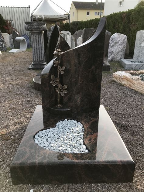 Pin By Courtney Bradley On Памятники Unusual Headstones Tombstone