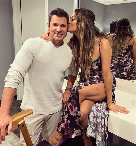 Vanessa Lachey Sends Flowers To Love Is Blind Star After He Accuses Her Of Bias Hot Lifestyle News