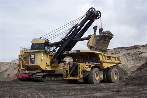 Shovel Loads Truck At Oil Sands Canadian Mining Magazine