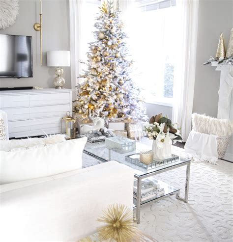 Elegant Gold And White Christmas Living Room Decor Ideas