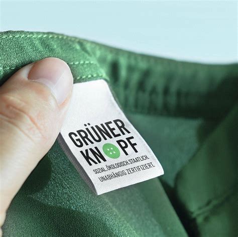 Grüner Knopf Grüner Knopf Das Staatliche Textilsiegel Feiert Dreijähriges Bestehen Und Stellt