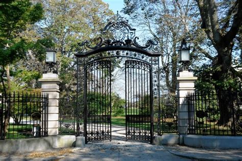 Celebrity Mansion Security The State Of The Gate Wsj