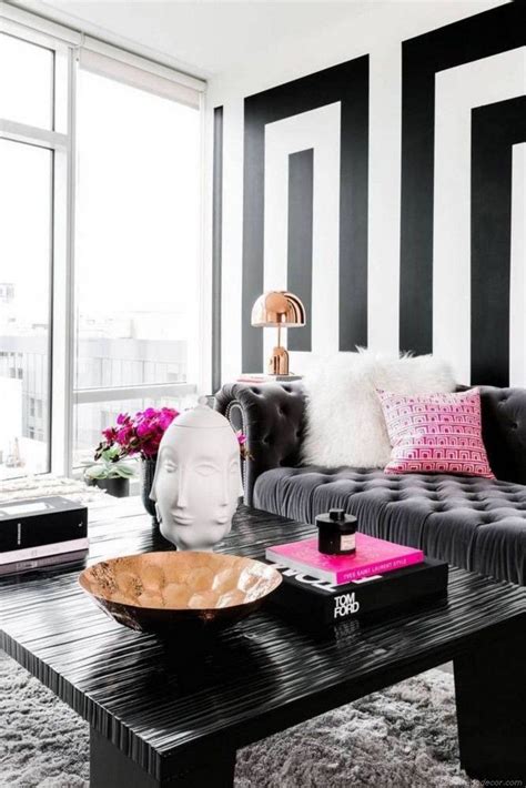 50 Beautiful Striped Walls Living Room Designs Ideas