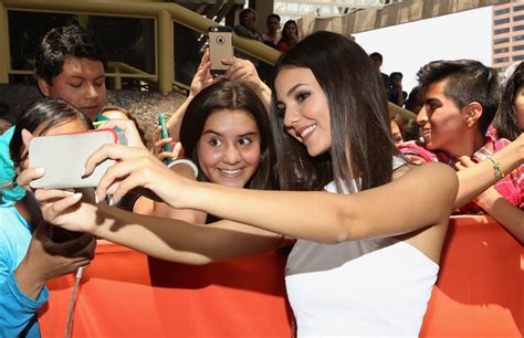 Victoria Justice Nickelodeon Kids Choice Awards Mexico 2015 17 Gotceleb