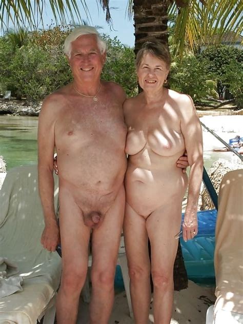 成熟したカップルヌードビーチ ポルノ写真