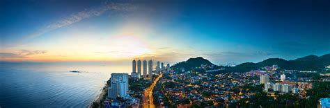 On 017 289 0877 # thetop # penang # niceview # georgetown # onlythebest # largestindoorthemepark # umirestaurant # thetoppenang # deliciousfood # supportlocal # supportthemepark # malayfood # mco3.0 # staysafe see more George Town