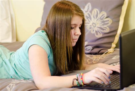 Many Teenage Girls Still Engage In Risky Online Behaviors Redorbit