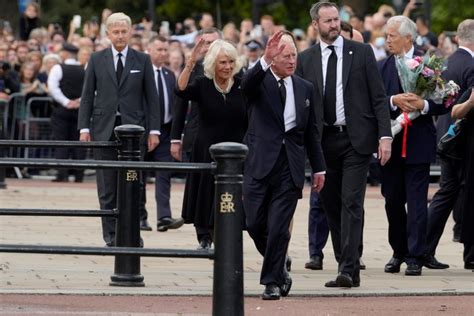 Primeras Imágenes Del Rey Carlos Iii Y Camilla La Reina Consorte