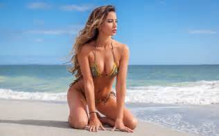 Women Blonde Tanned Belly Kneeling Women Outdoors Looking Away Bikini Sand Sea