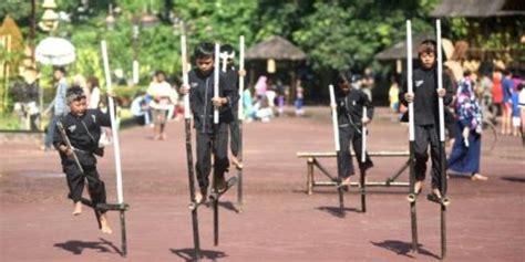 See more of permainan tradisional melayu on facebook. Aksi seru anak Purwakarta bermain permainan tradisional ...