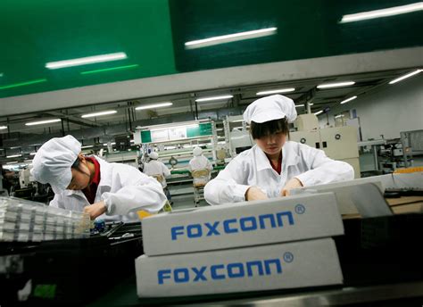Foxconn To Build 10 Billion Factory In Us Wsj