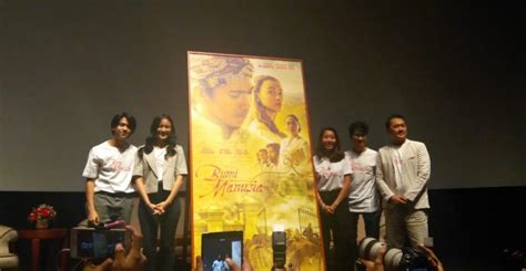 OFFICIAL POSTER FILM "BUMI MANUSIA" AKHIRNYA DIRILIS ...