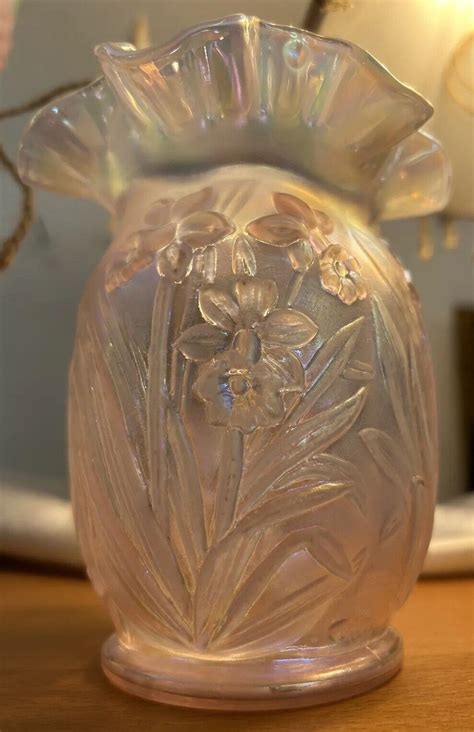 Fenton Daffodil Vase Pink Glass Overlay Ruffled Iridescent Stunning Ebay
