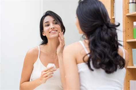 Urutan Skincare Pagi Untuk Kulit Berjerawat Healthyzona