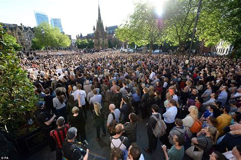 Manchester Bombing Vigil Held To Remember Victims Daily Mail Online