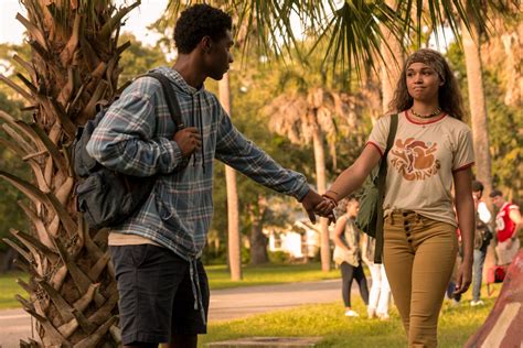 “outer Banks” Season 2 Plot Points New Photos And More Teen Vogue