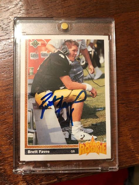 √ Brett Favre Autographed Rookie Card