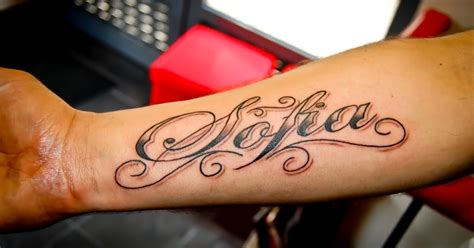 Alternativ Sofia Lettering Tattoo