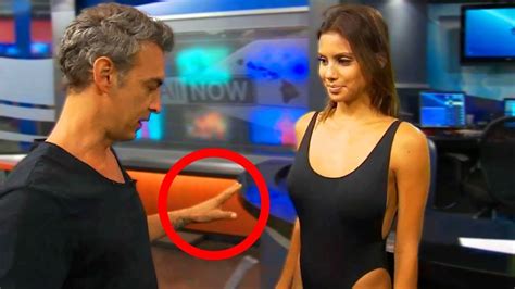 15 Most Dumbest Moments Caught On Live Tv Youtube Otosection