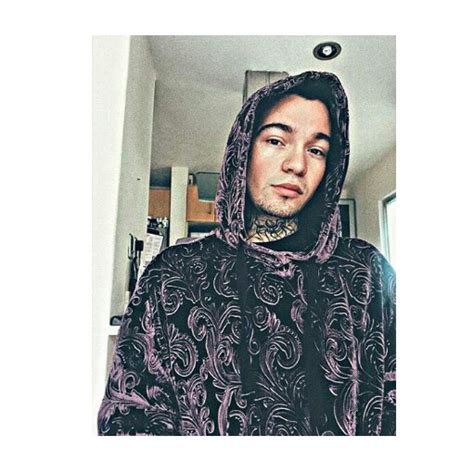 Puedes escuchar a gera mx en todas las plataformas digitales: Gera mxm.😍💘🚬 - Image by Aranza BG