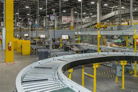 Amazon Invests 1 Billion In Warehouse Robotics Iot World Today