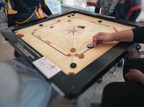 Play Carrom Game Online - An Ideal Way to Keep Away from Boredom!