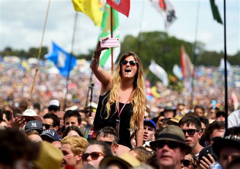 8 Things You Do As Audience That Can Piss Off A Music Festival Artist
