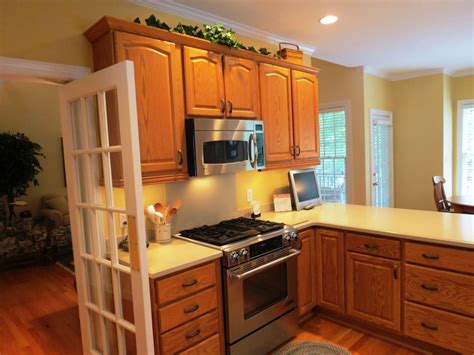 I initially say oak, because working in the cabinet industry for over 15 years, we found out real quick that oak is the most durable and easiest. Splendent Paint Colors For Kitchens With Golden Oak ...