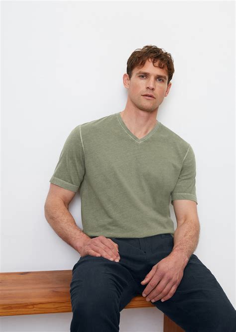 V Neck T Shirt In A Regular Fit Made Of Pure Organic Cotton Green