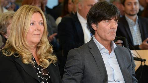 Joachim #löw wird seine tätigkeit als bundestrainer nach der @euro2020 im sommer beenden. Joachim Löw Trennung: Ehe mit Frau Daniela vor dem Aus ...