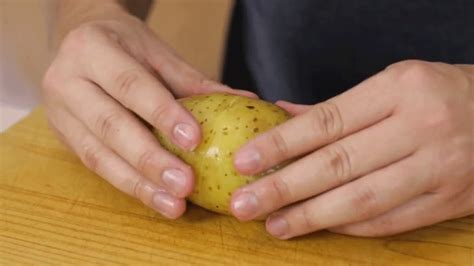 How To Peel A Delicious Potato In Five Seconds Gizmodo Australia