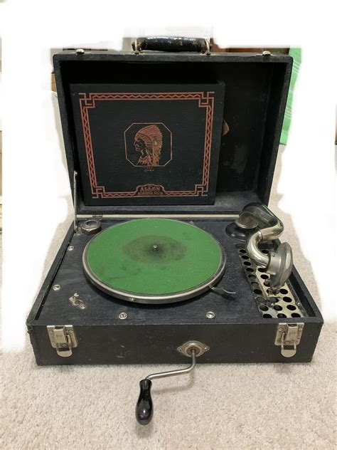 Vintage Portable 78 Rpm Hand Crank Record Player 5127