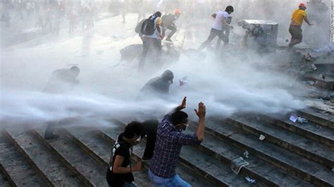 Tear Gas Stun Grenades Fire Chaos Overtakes Istanbul Protests CNN