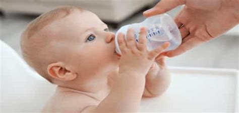 اضرار الماء على الطفل الرضيع