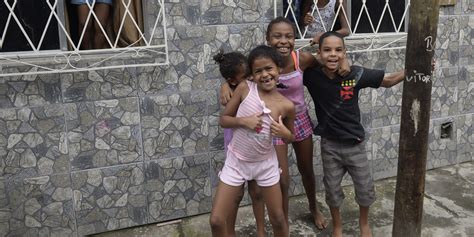 Rio S Slums Plagued By Violence Ahead Of World Cup Huffpost