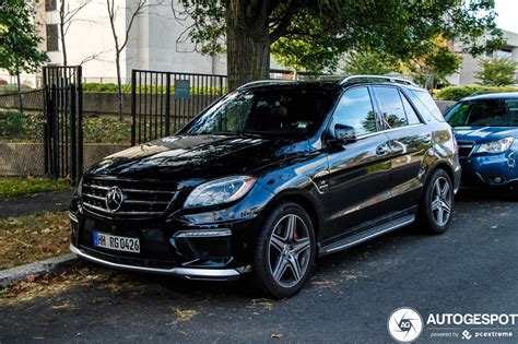 The new engine made luxury crossover easier and faster. Mercedes-Benz ML 63 AMG W166 - 7 mars 2020 - Autogespot