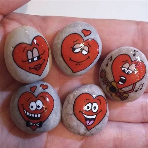 Love Painted Rock For Valentine Decorations Ideas 13 Painted Rocks