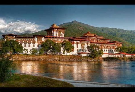 punakha dzong bhutan attractions images timings entry fee holidify