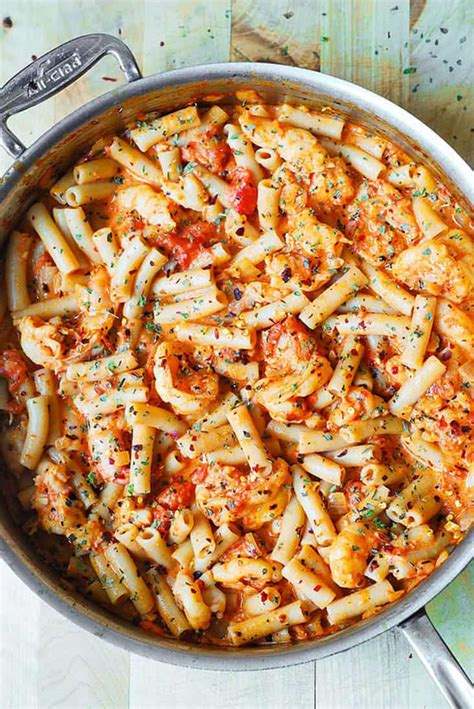 Add the remaining butter and garlic and cook for a few seconds, until the garlic is fragrant then pour in the cream, lemon juice (start with 2 tablespoons and add more if you wish), parsley and. 15 Easy Shrimp Pasta Recipes You Need to Feed Your Family ...