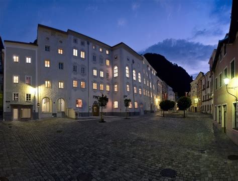 Inmitten der fußgängerzone, im zentrum der historischen altstadt halleins liegt das hier * großer parkplatz der stadtgemeinde hallein auf der pernerinsel sowie bei der salzberghalle in 5. Hallein - TEAM-RAUSCHER Immobilien Salzburg