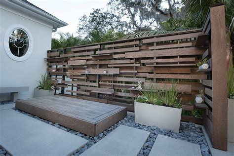 Outdoor Privacy Screen Ideas You Can Use At Your House
