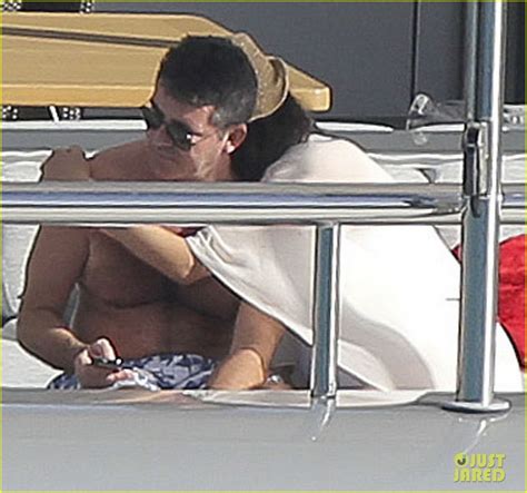 Simon Cowell Very Pregnant Girlfriend Relax On A Yacht Photo 3023667