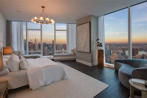Elegant Condo With Views Of Manhattan Skyline 2000x1333 Roomporn 1000 Bedroom Views