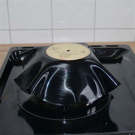 Durch die idee der schüssel. Schale aus Schallplatte | Diy academy, Schallplatten, Alte ...