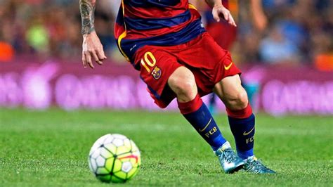 Lionel Messi Dribbles The Referee Messi Dribbling Everyone Even The