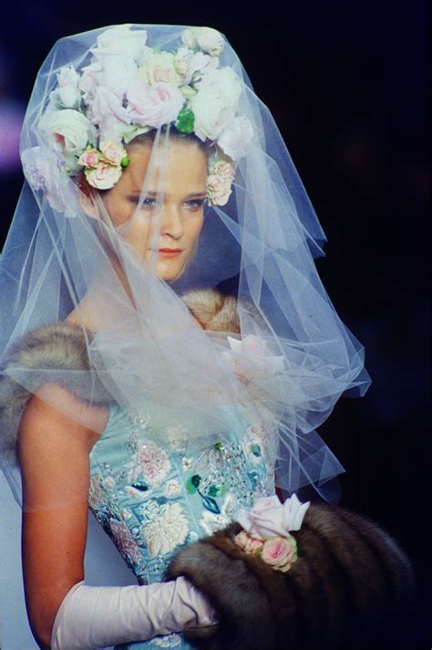 When Supermodels Ruled The World Bailmain 2000 Carmen Kass Flower