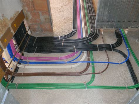 Vorrei conoscere le distanze minime da rispettare in un bagno o in una cucina, o più in generale da qualsiasi zona in cui ci sia una vasca o un semplice rubinetto. Foto: Impianto Elettrico Civile Abitazione di New ...