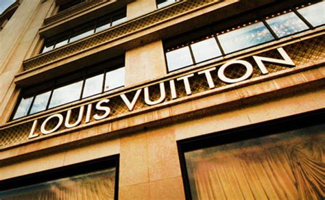 Lvmh is a global luxury empire with over €46 billion in revenues for 2018 spanning across several industries: LVMH : Le numéro un mondial du luxe affiche à son tour ses ...