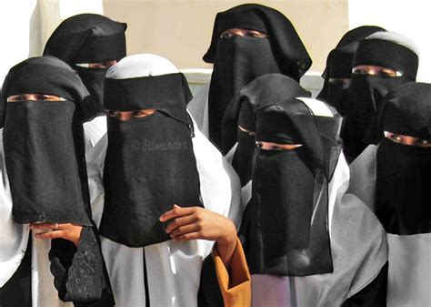 Yemen Sayun Dark Contrasts High School Girls In Niqabs Modest